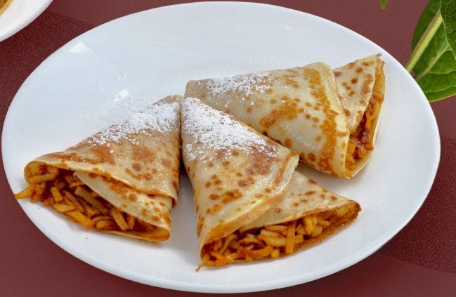 Блины с яблоком и корицей