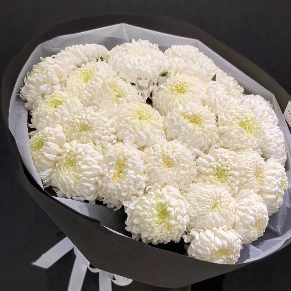 Букет белых хризантем 51 шт