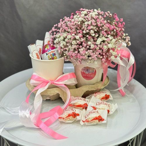 Букет из гипсофилы со сладостями