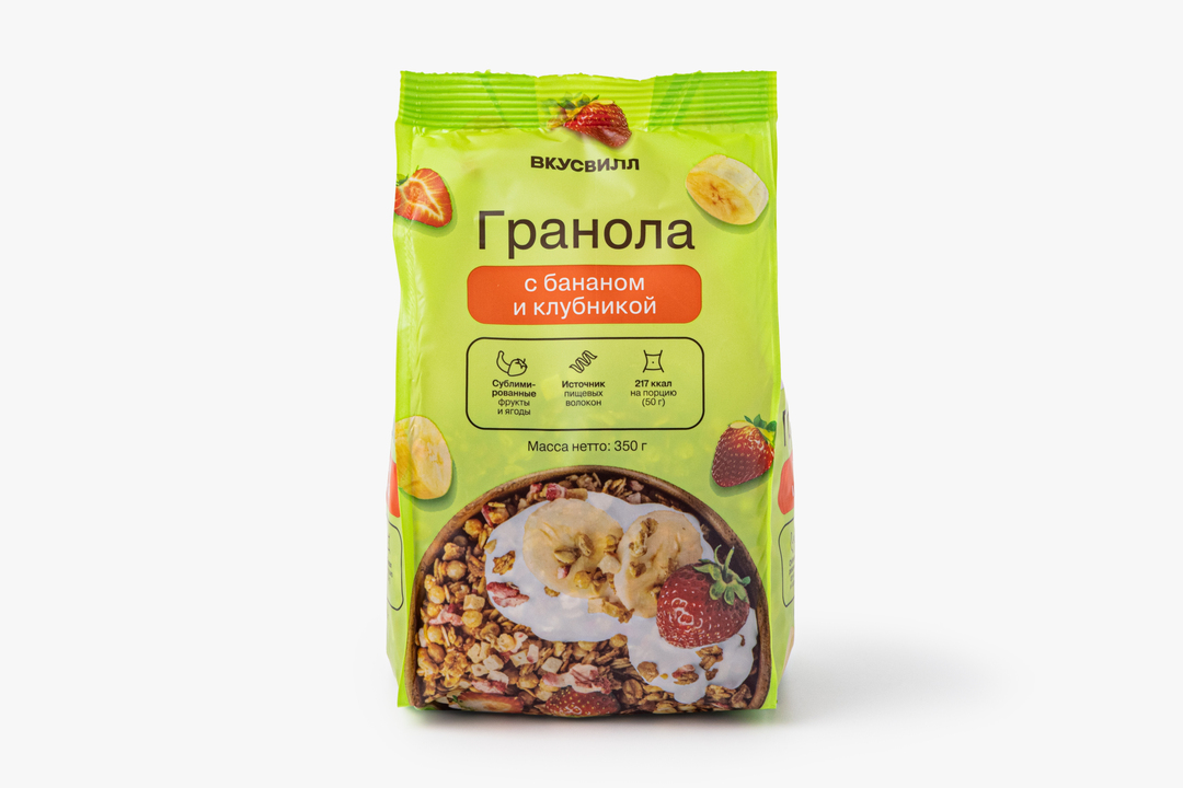 Гранола с бананом и клубникой