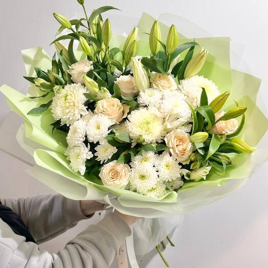 Авторский букет «Фисташковый рай» из лилий