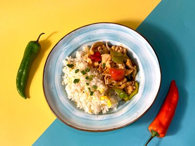 Курица Гун Бао с рисом на пару