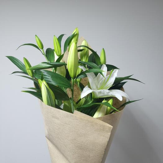 Букет белых лилий