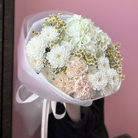 Гортензия с ромашкой и хризантемой