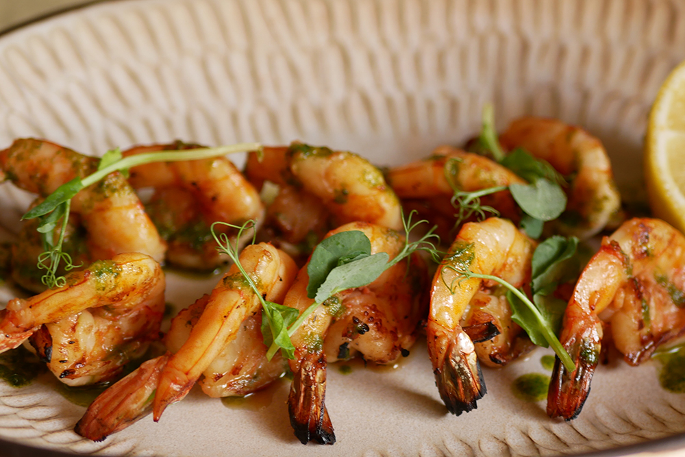 Креветки тигровые на гриле с соусом Песто