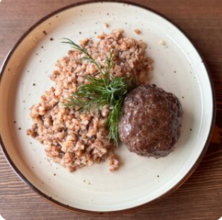 Котлета из телятины с гречневой кашей