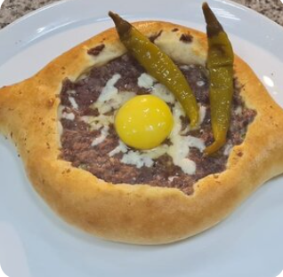 Лодочка с мраморной говядиной и сыром моцарелла