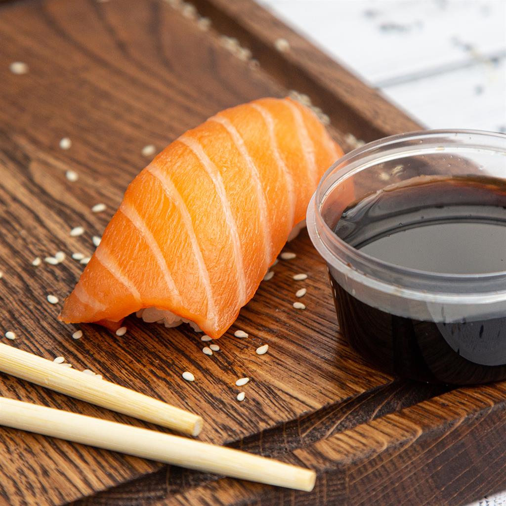 Суши с лососем