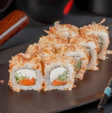 Ролл с Тунцом Бонито и океанический лосось