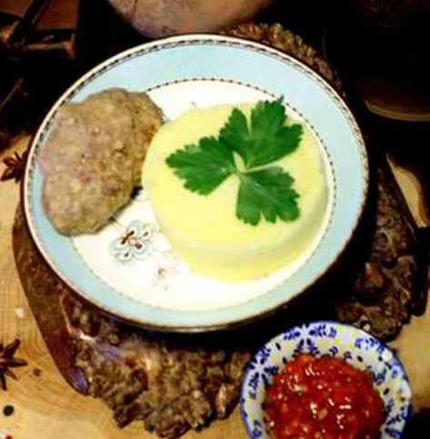 Мясная котлета с картофельным пюре