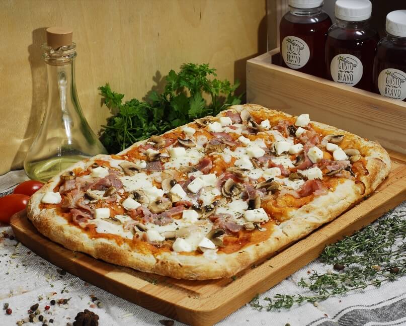 Римская Пицца С беконом,грибами и фетой
