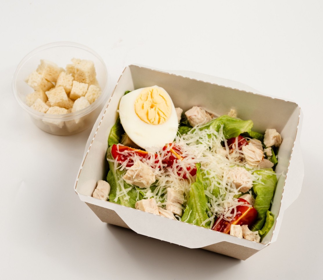 Салат Цезарь с курицей