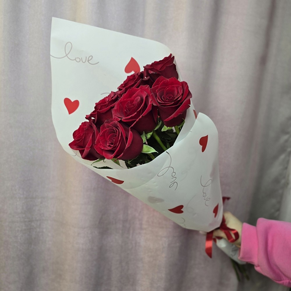 №141 7 роз в упаковке