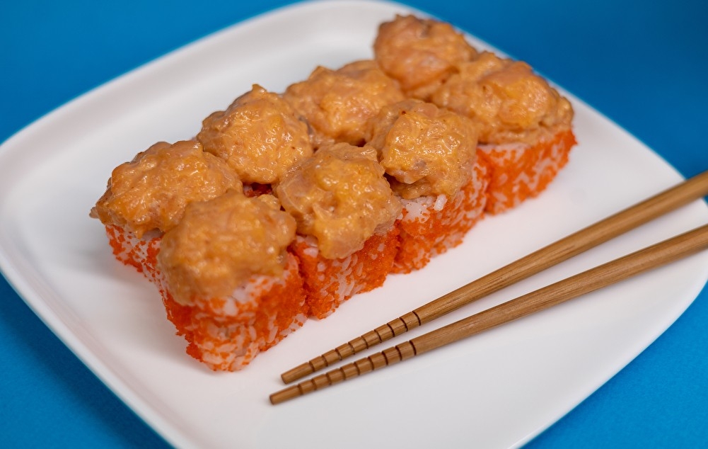 Тар-Тар из лосося с соусом спайси