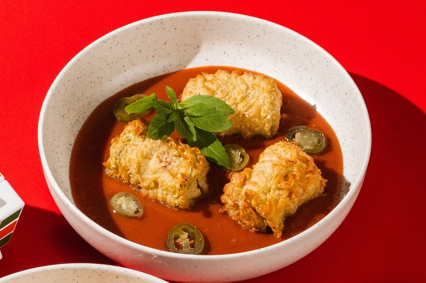 Фаршированные цукини темпура с соусом красный основной