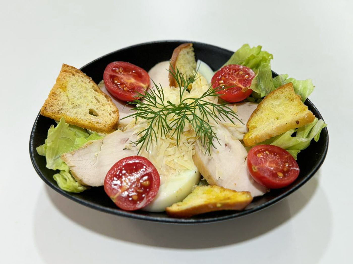 Салат Цезарь с курицей
