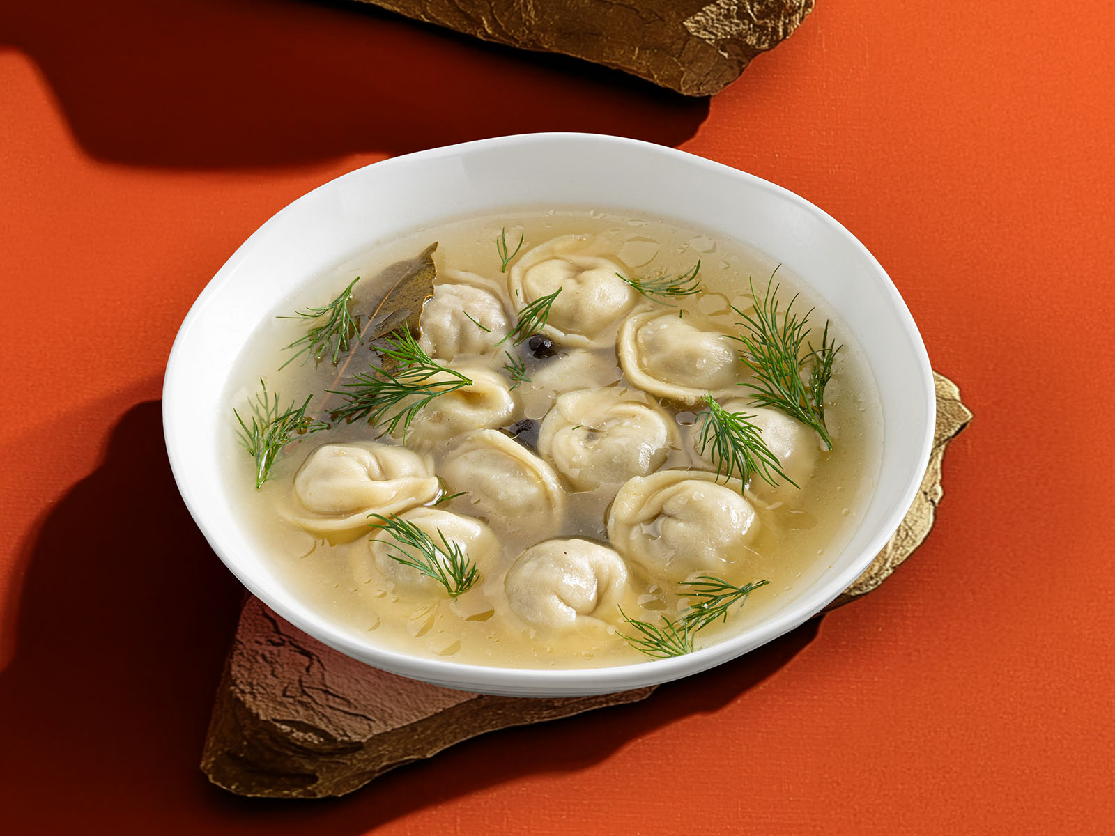 Пельмени с говядиной в бульоне