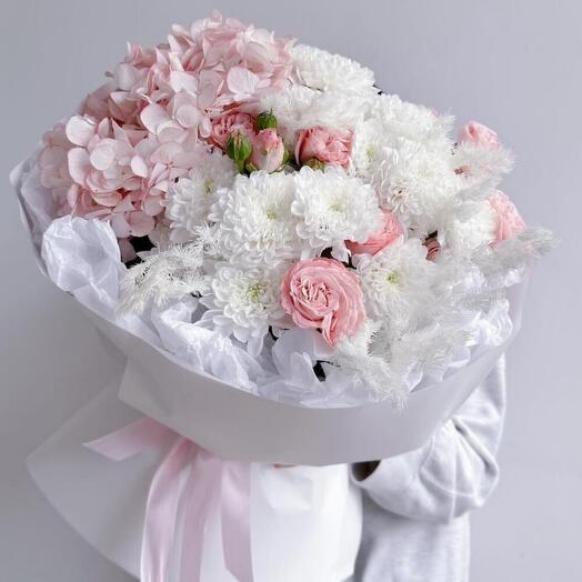 Нежнейший букет с гортензией 