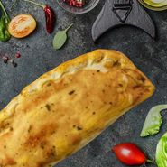 Кальцоне с Моцареллой и томатами