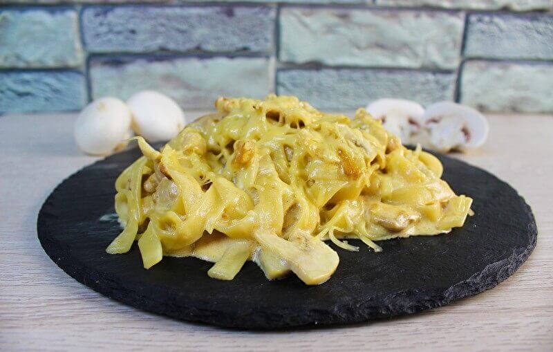 Паста с курицей и грибами в слив. соусе
