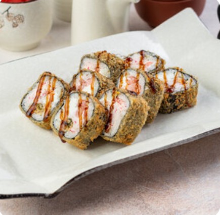 Жареный ролл с морепродуктами