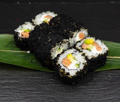 Black Калифорния с лососем