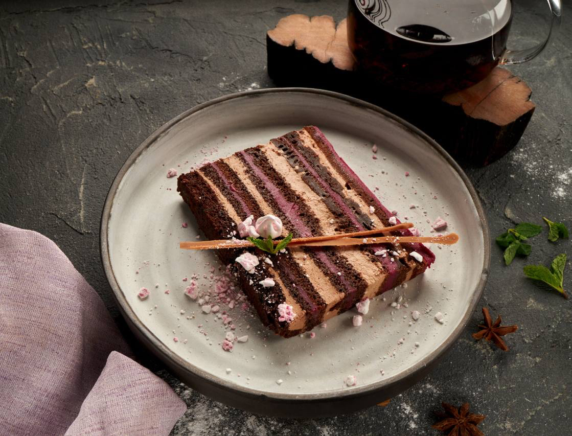 Шоколадно-ежевичный торт