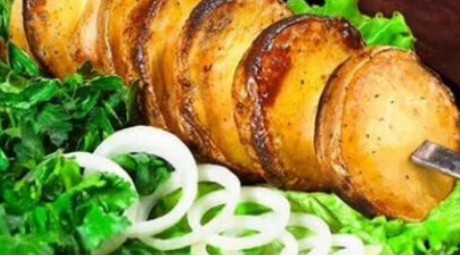 Приготовленный на костре картофель