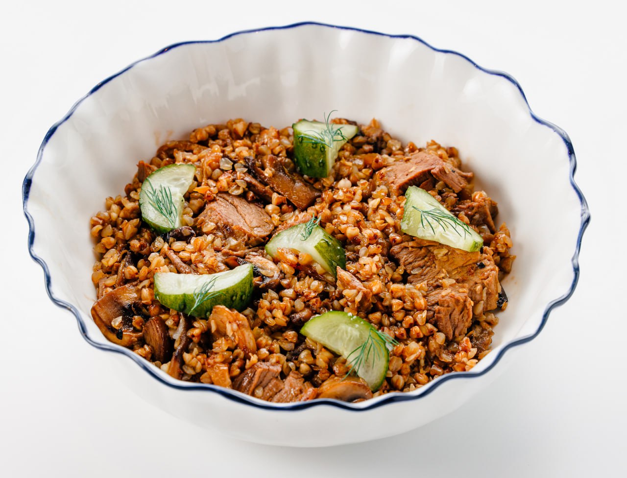 Греча с диким кабаном и грибами.