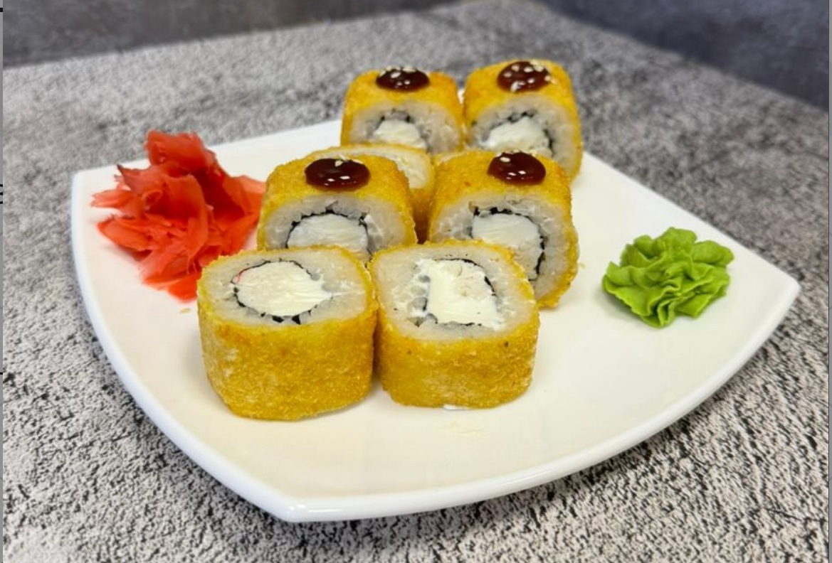 Жареный ролл с мясом снежного краба