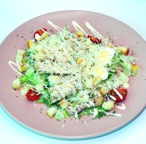 Салат Цезарь с курицей