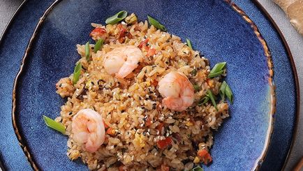 Тяхан с креветками и овощами