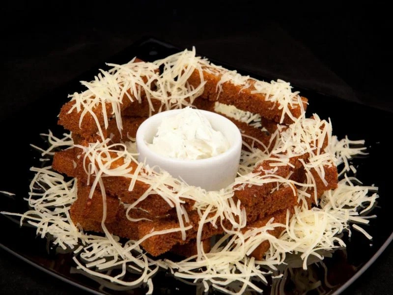 Пряные гренки с сыром