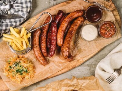 Колбаски гриль с жареной картошкой фри