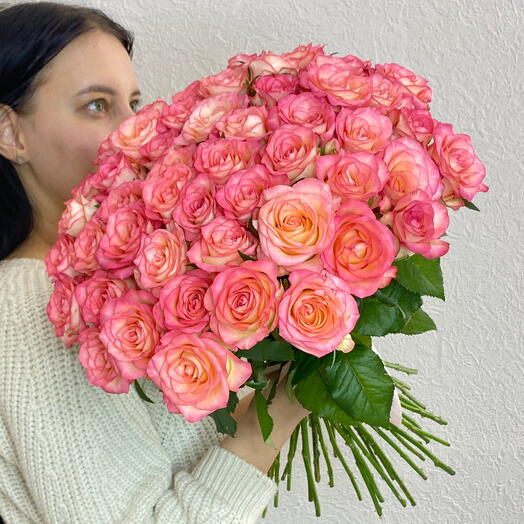 Джумиля, монобукет из 51 розы.