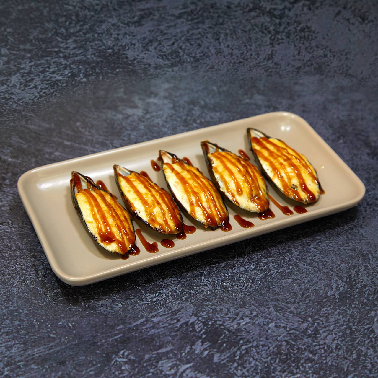 Мидии гигант в сливочно-чесночном соусе 5 шт