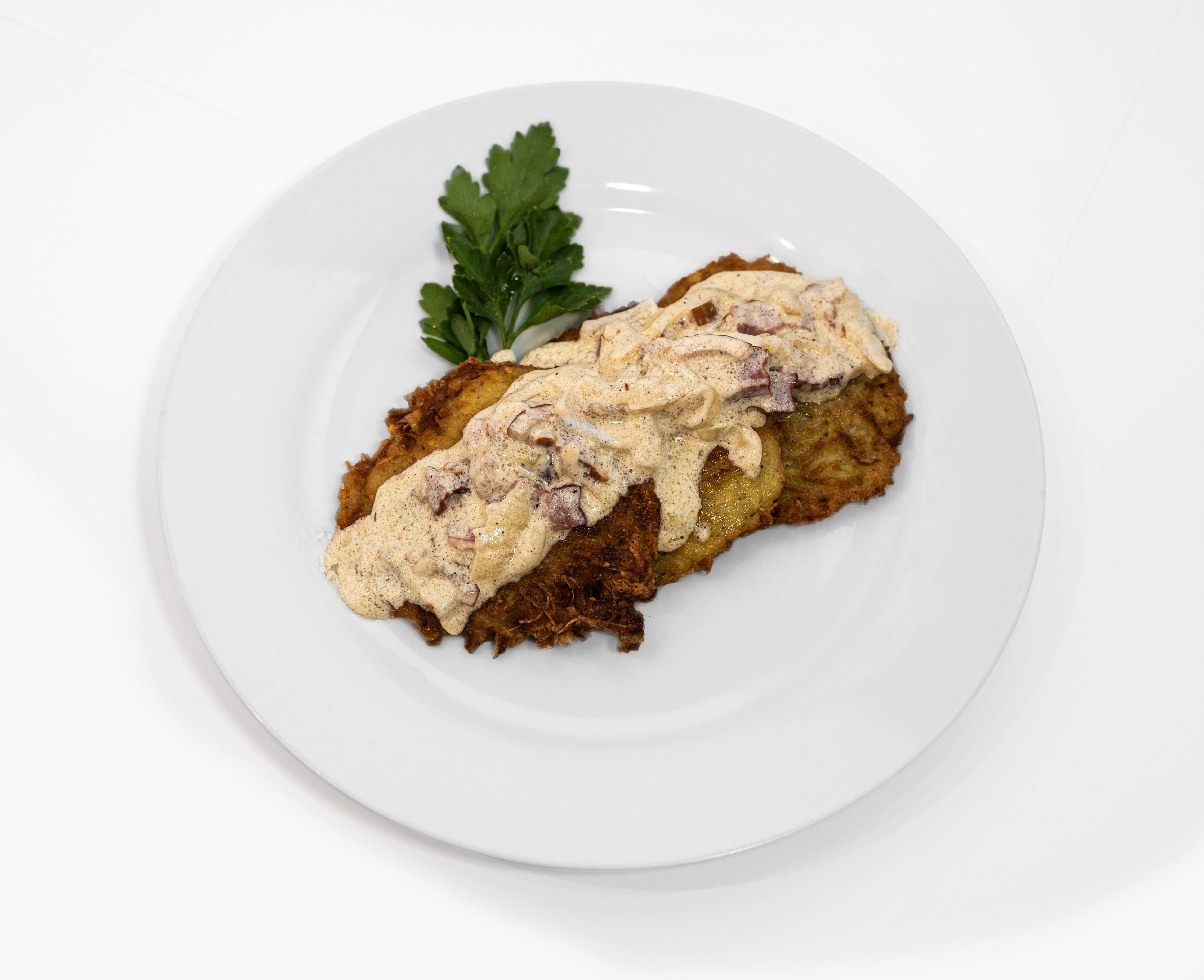 Драники с грибами в сливочном соусе