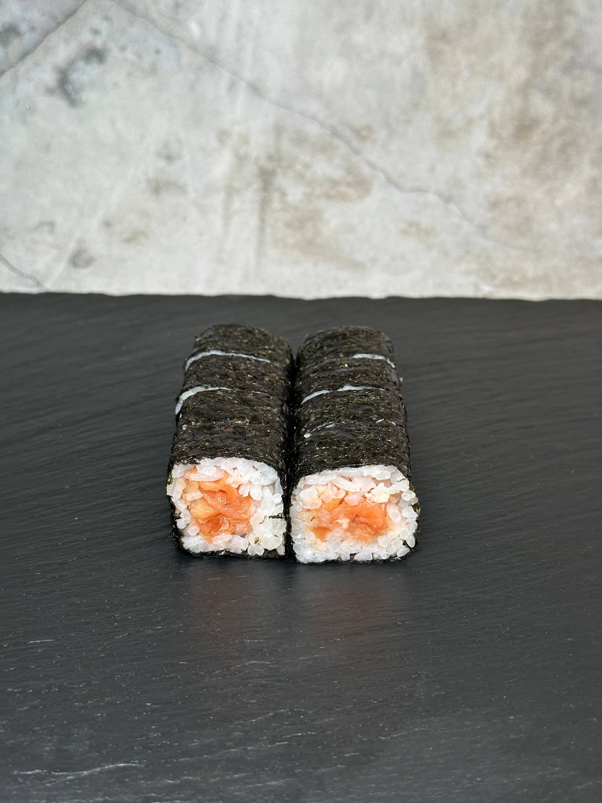 Ролл с лососем