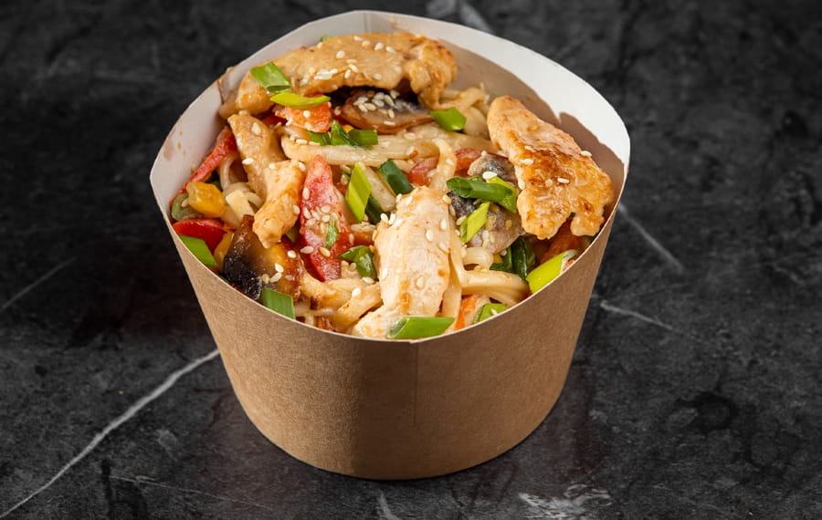 WOK с цыпленком в сливочном соусе