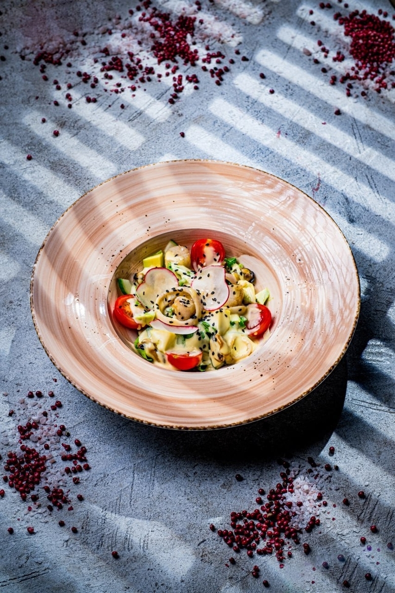 *Салат с морепродуктами и соусом манго