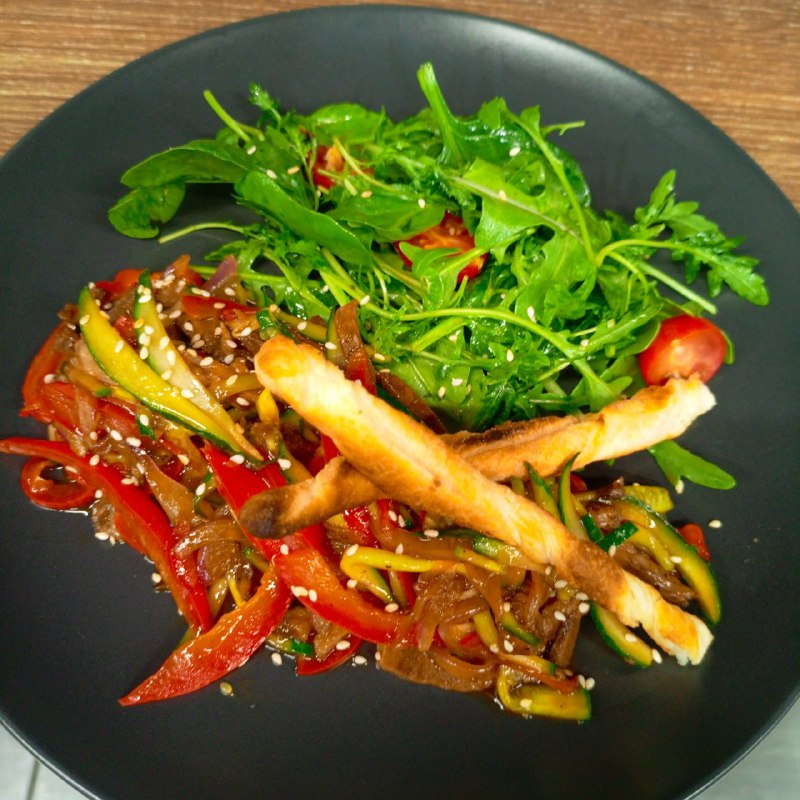 Салат теплый с языком