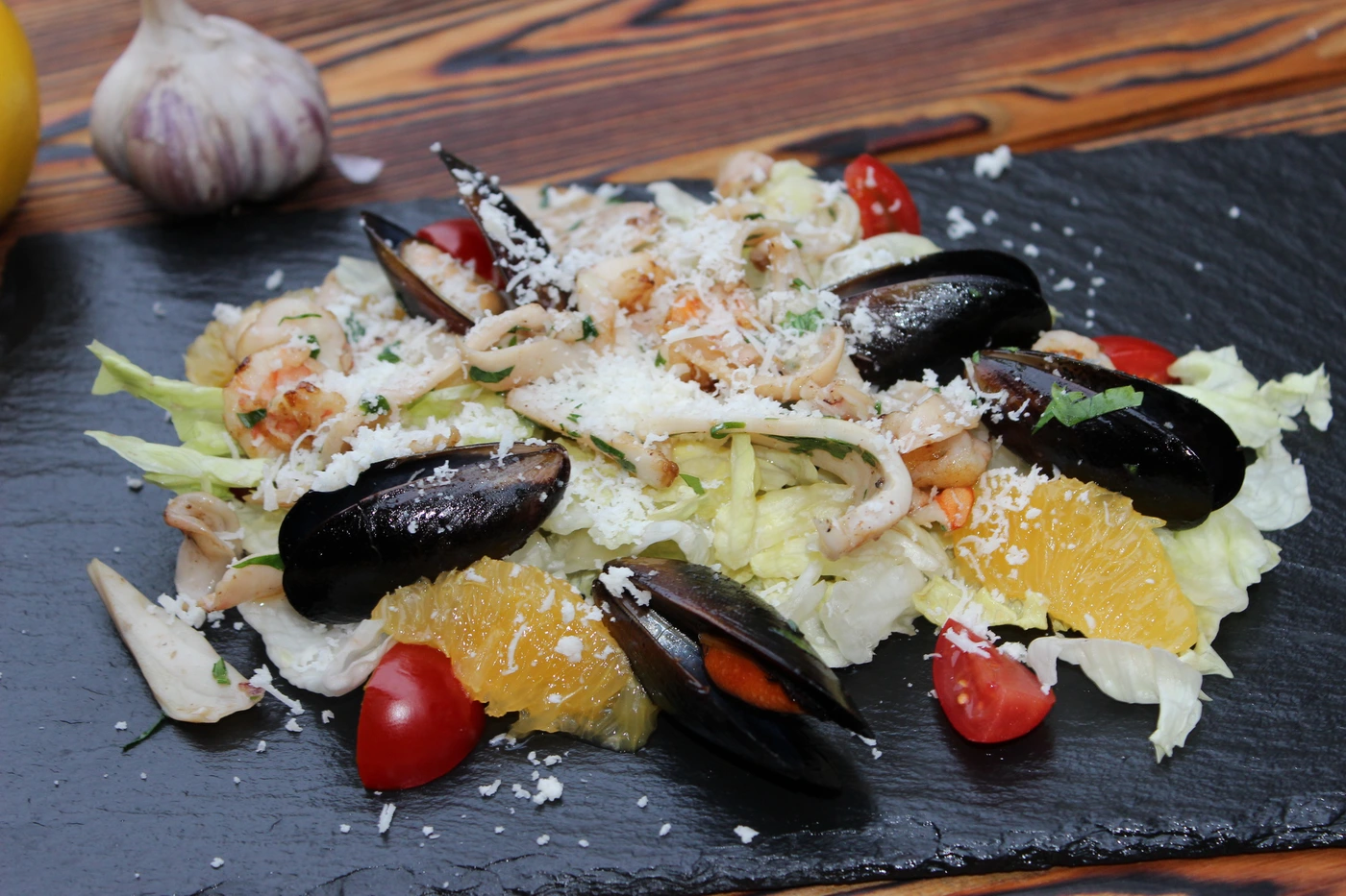 Салат с морепродуктами