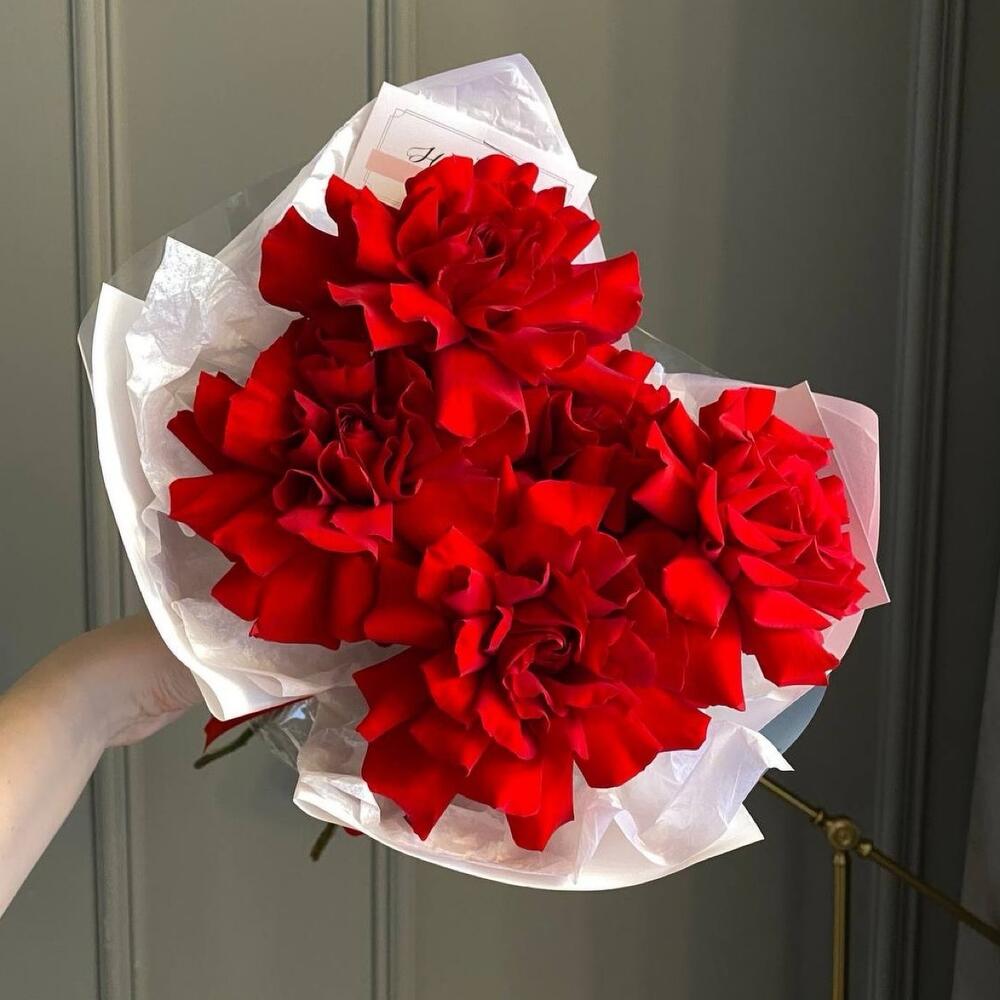 5 объемных ажурных роз