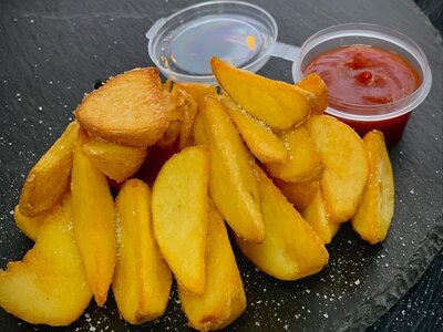 Картофельные дольки и соус L