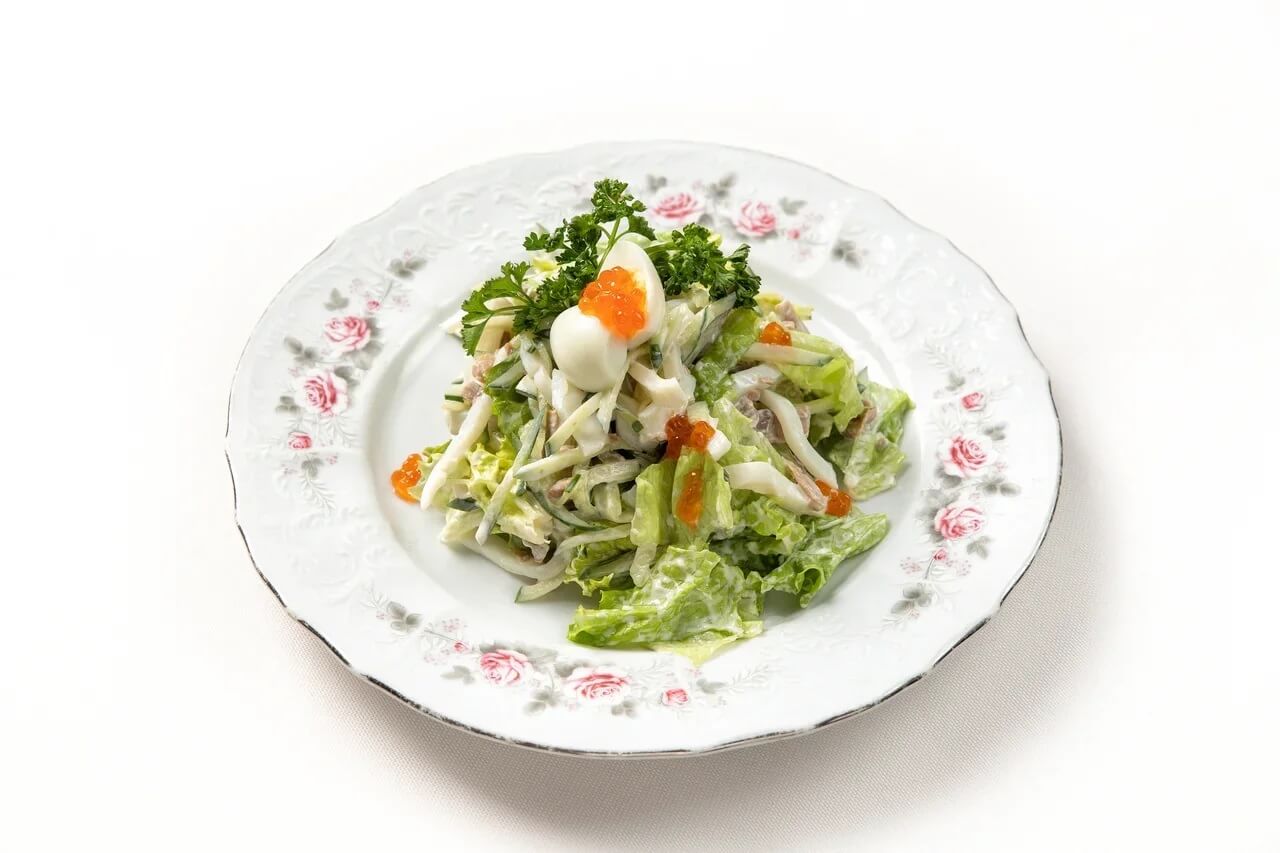 Салат с кальмаром и грибочками