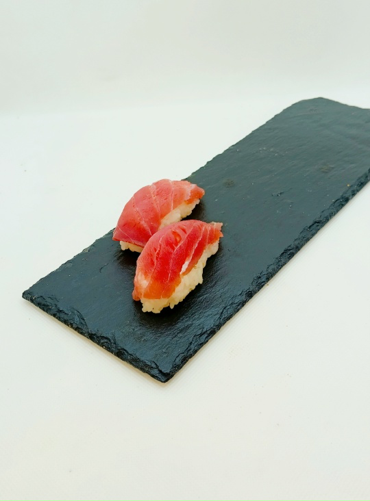 Суши с тунцом