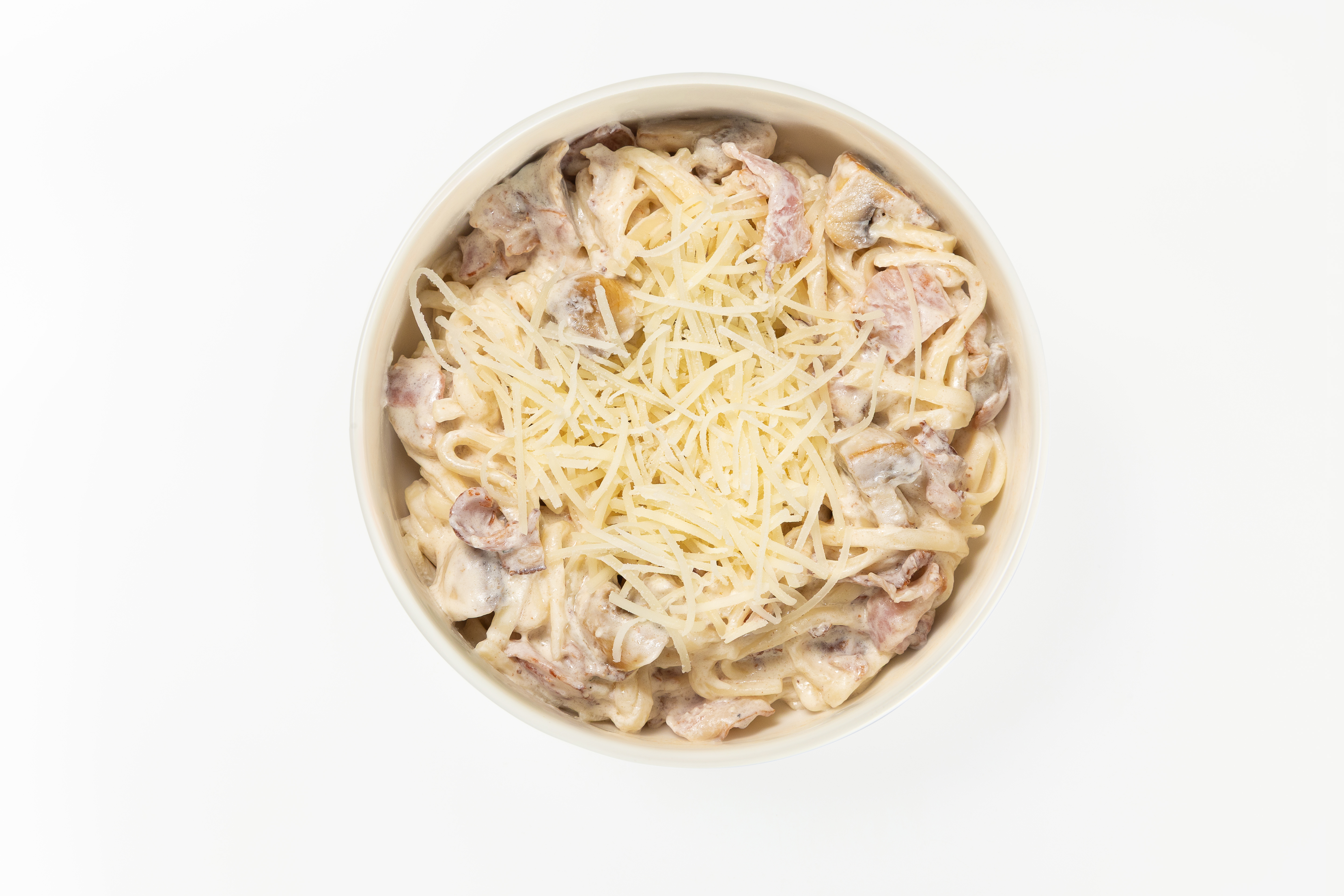 Удон в сливочном соусе с грибами и беконом