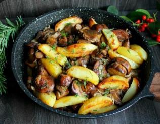 Картофель с грибами и чесноком