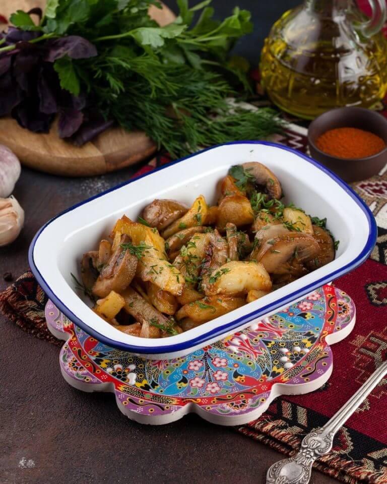 Картофель жаренный с грибами