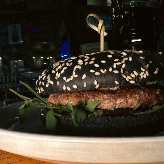 Black dorblu burger